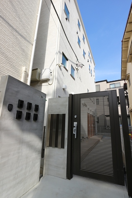 エントランス　安心のオートロック付き