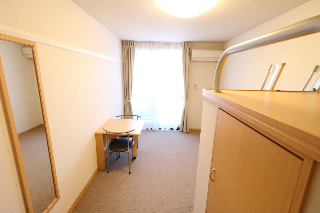 居室・リビング　同タイプ物件の為、形状や間取寸法、色調等が実際とは異なります