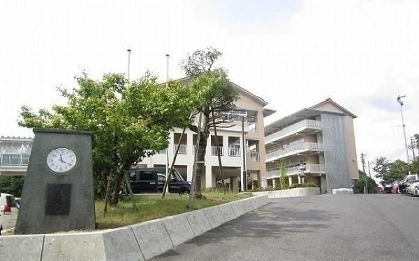 小学校　松江市立城北小学校（小学校）まで577m