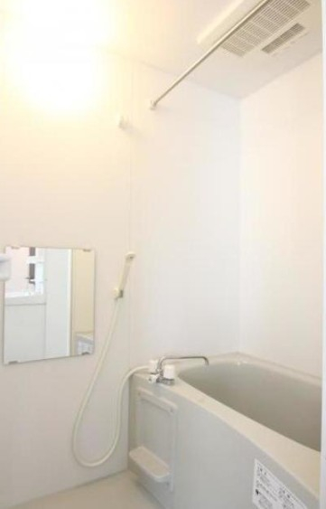 バス・シャワールーム　落ち着いた空間のお風呂です