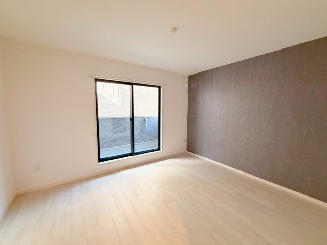 居室・リビング　明るく広々としたリビングです。