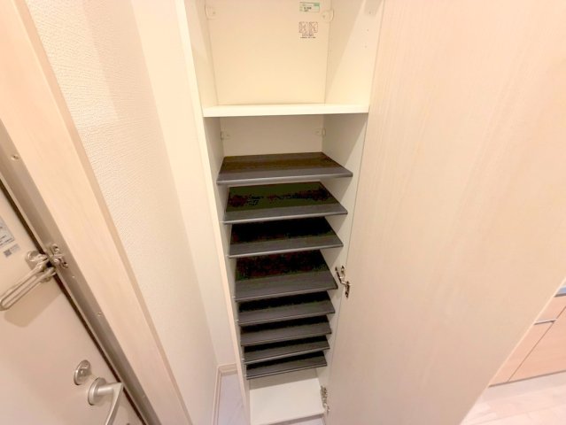 収納　大きいシューズボックスは靴がいっぱい入れれますね。