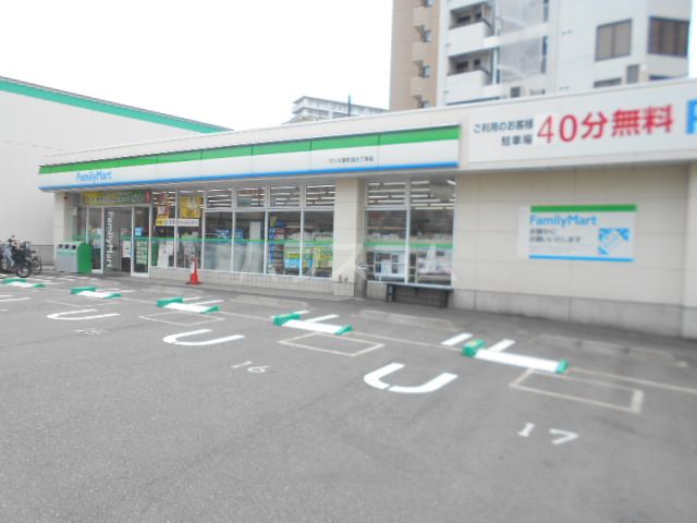 コンビニ　ファミリーマートサンズ原町田３丁目店（コンビニ）まで1072m