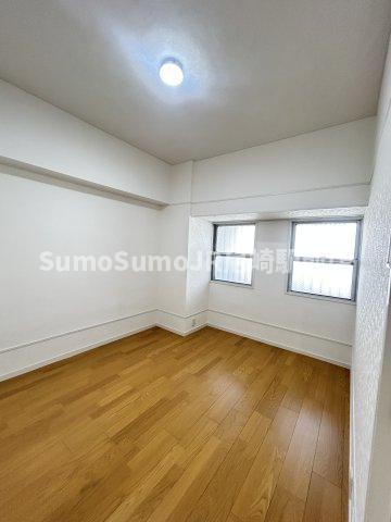 その他部屋・スペース　開放的な寝室です