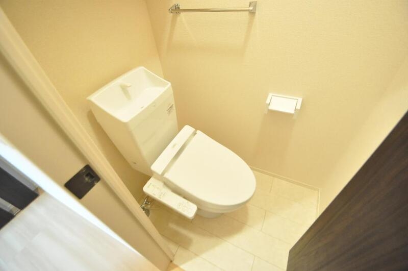 トイレ　うれしいウォシュレット完備。心地よい空間です。