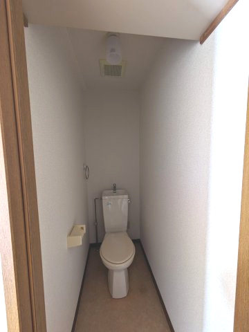 トイレ　2023年12月撮影　※現況を優先致します。