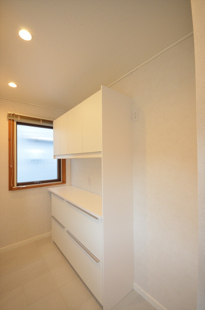 その他設備　収納力抜群のキッチンボードで、効率的に作業が進みます