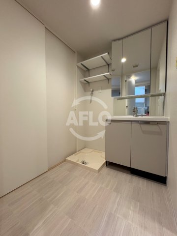 洗面設備　コンフォリア・リヴ大阪本町　洗面所