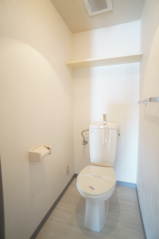 トイレ　303（シャワートイレ設置します）