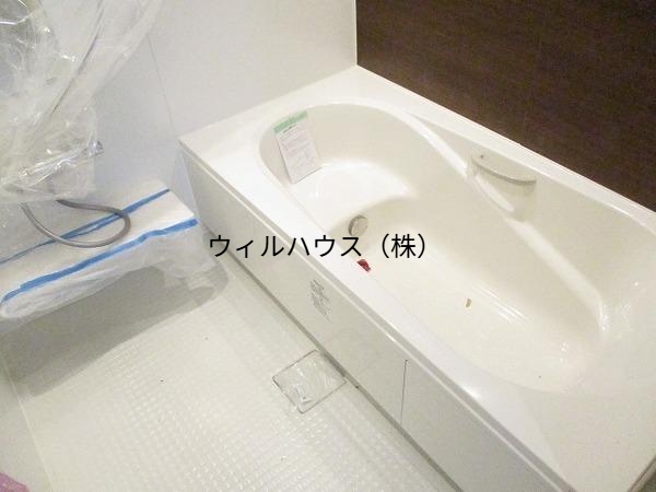 バス・シャワールーム　浴室乾燥機、追い焚き機能付きバス！