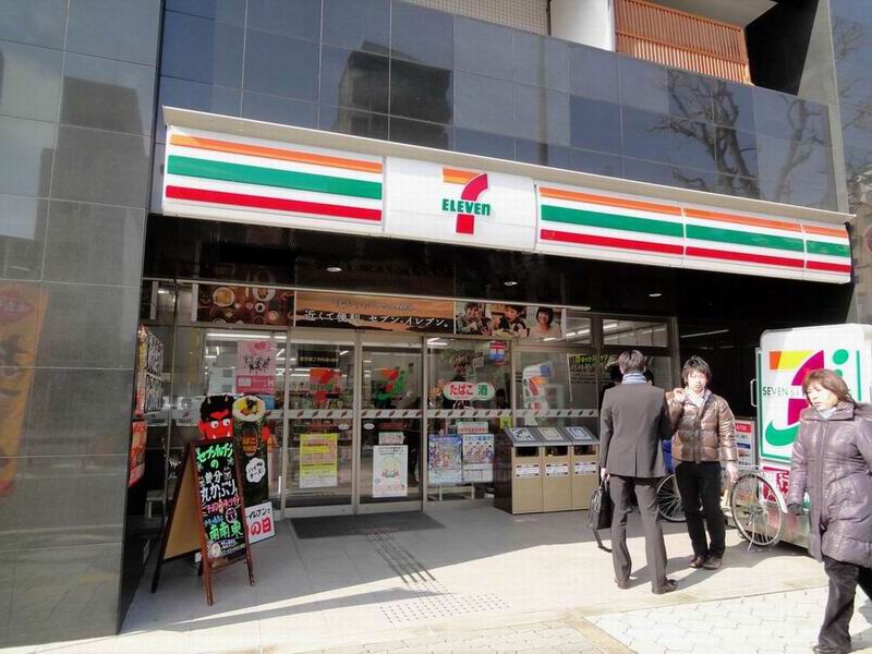 コンビニ　セブンイレブン大阪谷町６丁目店（コンビニ）まで1m
