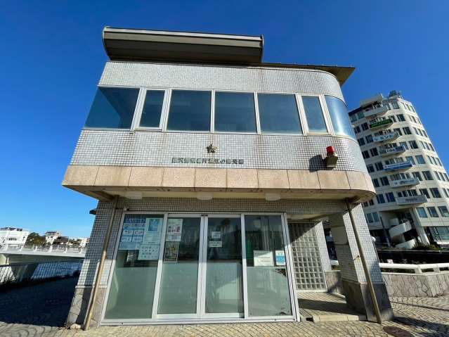 警察署・交番　藤沢警察署片瀬江の島交番（警察署・交番）まで118m