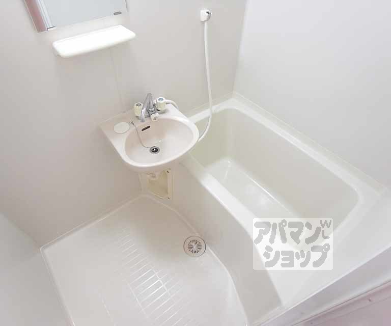 バス・シャワールーム　バスルームです。