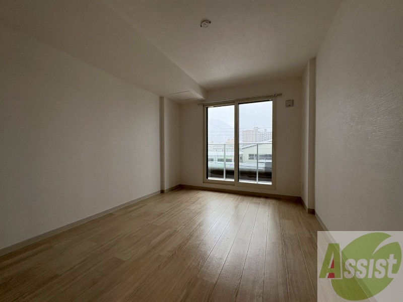 その他部屋・スペース　こちらのお部屋は光が差し込む、温かみのあるお部屋です。