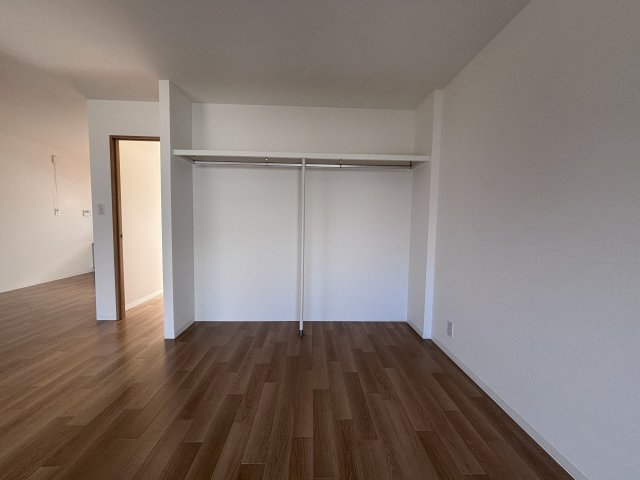 収納　広々使えるので衣類や荷物がたくさんあっても安心ですね