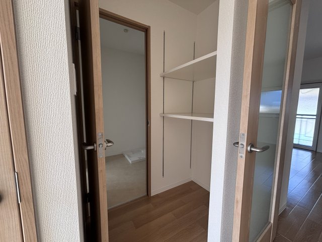 玄関　小物置きとしてもお使い頂けます