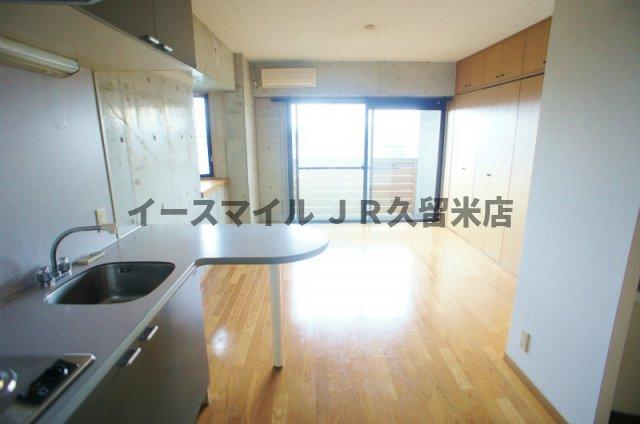 居室・リビング　こちらの居間で趣味の時間をお楽しみください