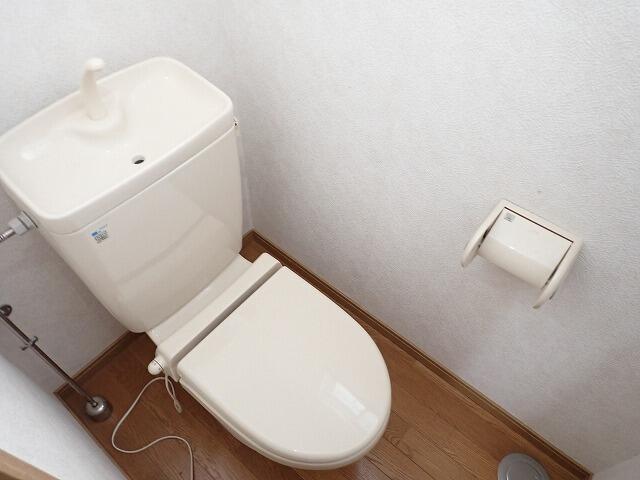 トイレ　暖房便座付きトイレです