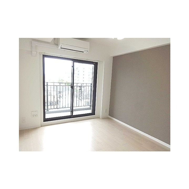 居室・リビング　暖かみのある室内です。