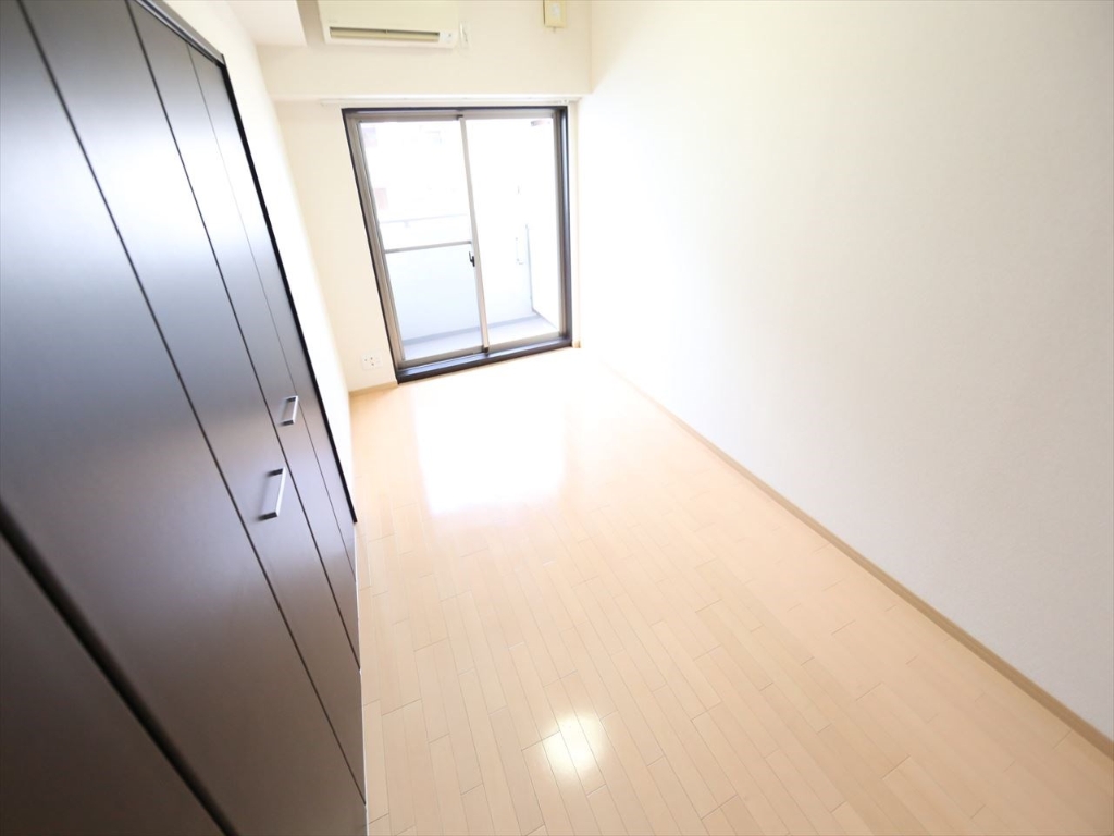 バルコニー　洋室6.6帖　バルコニーに面しています