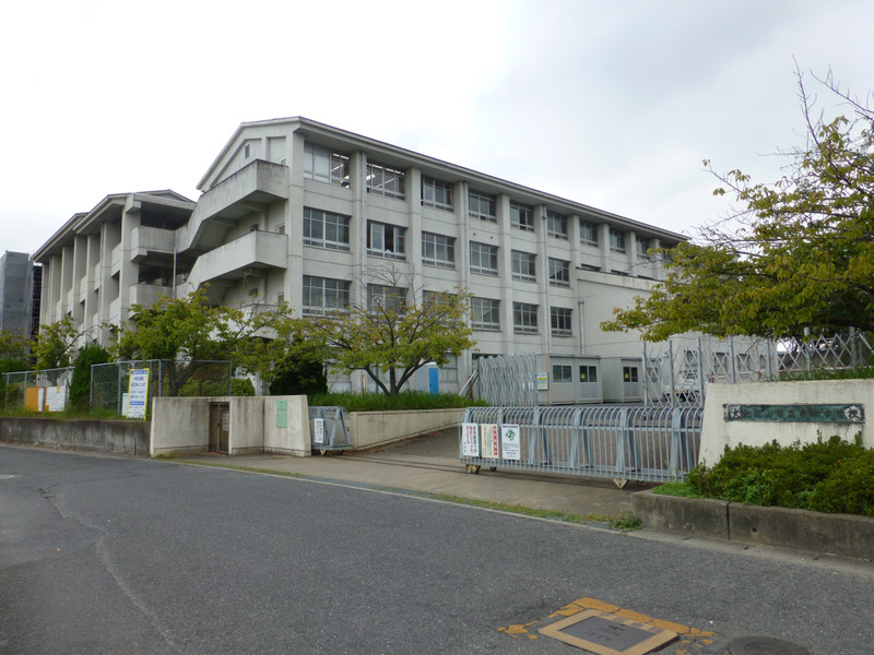 中学校　片桐中学校（中学校）まで454m