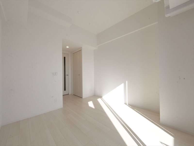 居室・リビング　洋室7.5帖　エアコン完備　バルコニーに面しています