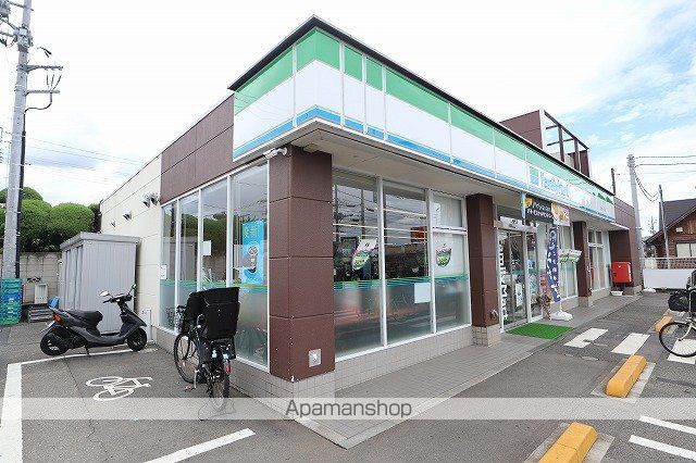 コンビニ　ファミリーマート（コンビニ）まで621m