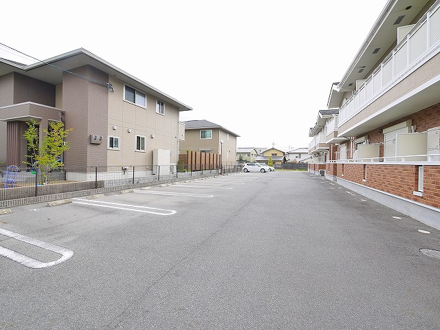 駐車場　駐車場に車を止められます