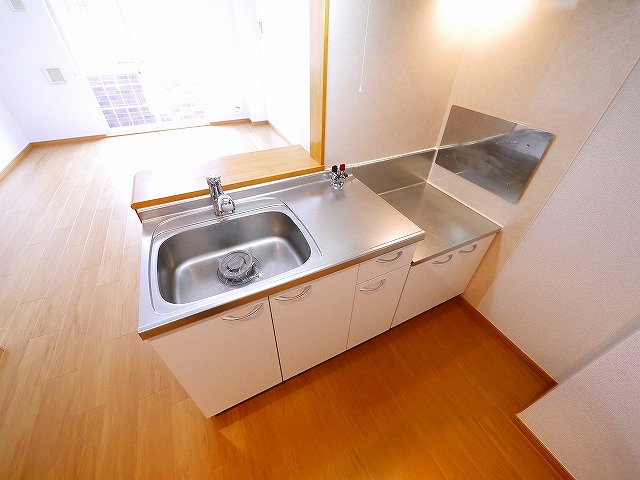 キッチン　コンパクトなキッチンで掃除もラクラク