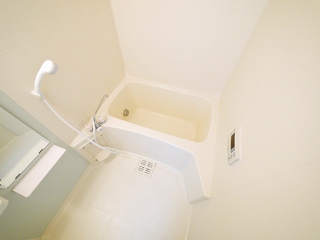 バス・シャワールーム　コンパクトで使いやすいお風呂です