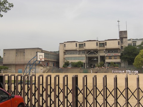 小学校　四條畷市忍ケ丘小学校（小学校）まで1629m