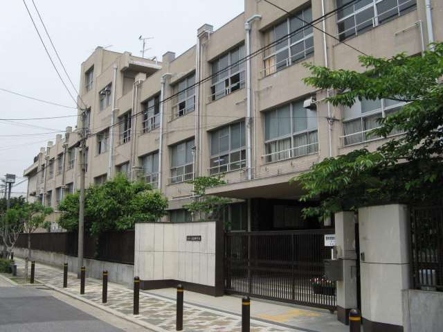 中学校　玉出中学校（中学校）まで243m