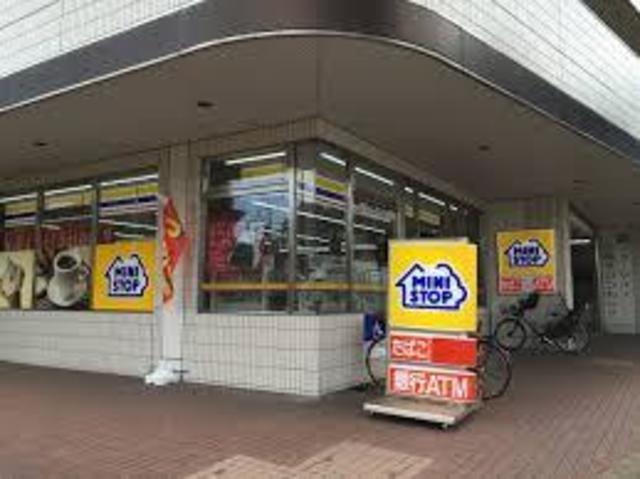 コンビニ　ミニストップ足立綾瀬1丁目店（コンビニ）まで482m