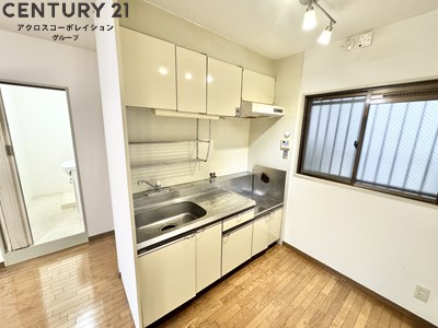 キッチン　収納豊富なキッチン・ガス又はIHコンロ設置可能