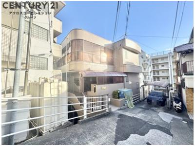 建物外観　敷地内ゴミ置き場・駐輪場完備