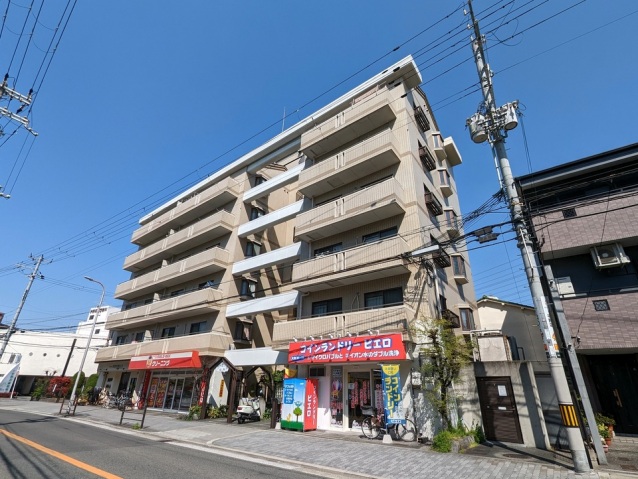 建物外観　オートロック、エレベーター完備