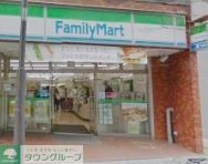 コンビニ　ファミリーマート千代田富士見二丁目店（コンビニ）まで370m