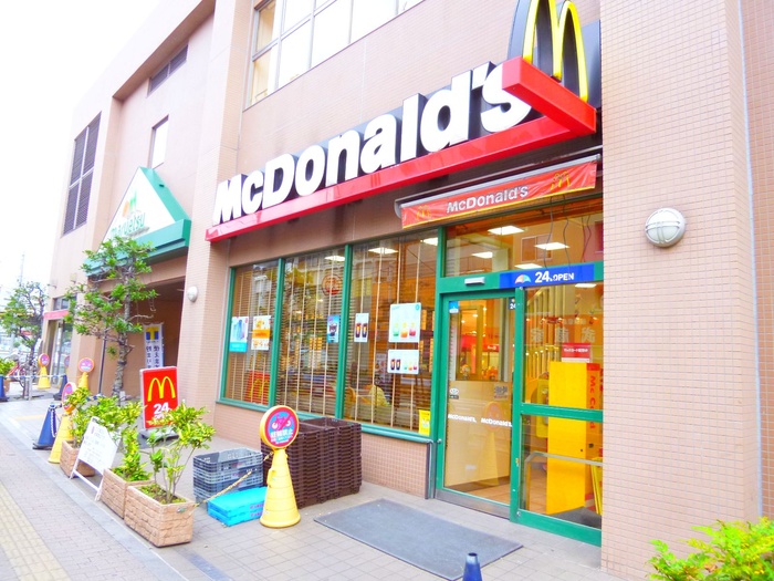 飲食店　マクドナルド 国領マルエツ店（飲食店）まで299m