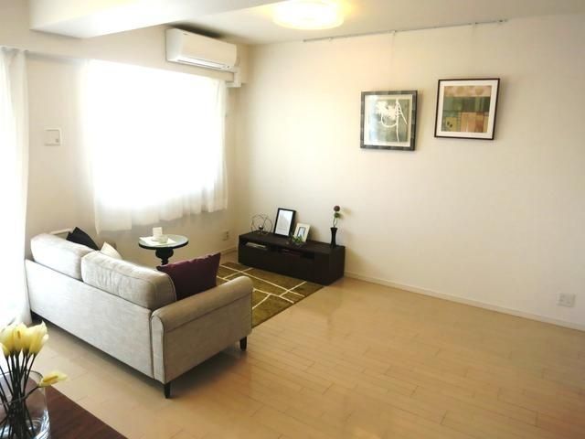 居室・リビング　参考画像　別住戸の写真です。