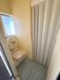トイレ　トイレは新しく交換済み。窓があり清潔感のある快適な空間です