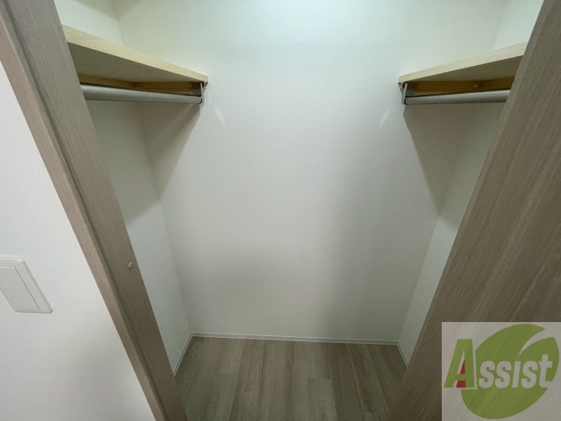 収納　クローゼットは奥行きもあり、荷物が多い方でも安心です。