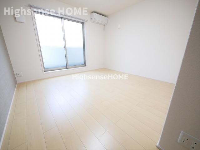 居室・リビング　明るい洋室です