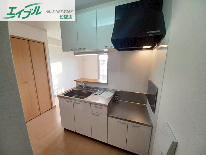 キッチン　同物件別部屋写真反転タイプ