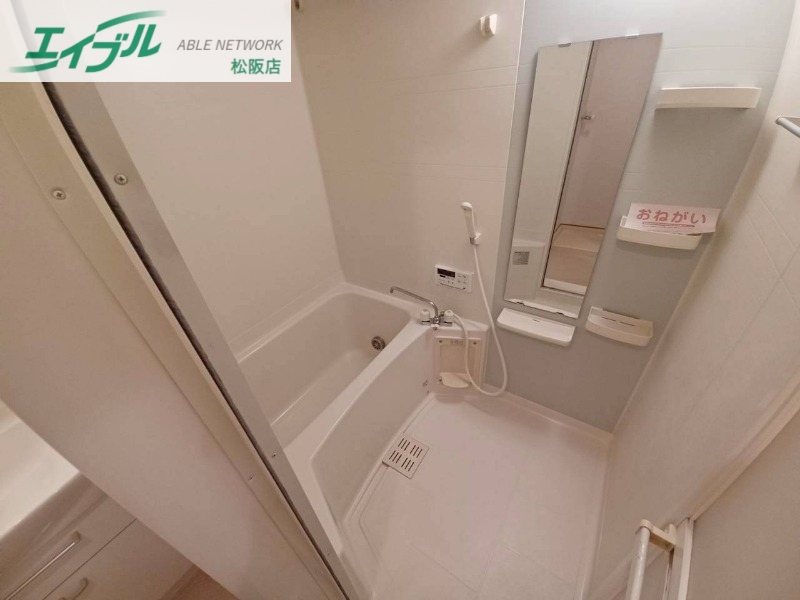 バス・シャワールーム　同物件別部屋写真反転タイプ