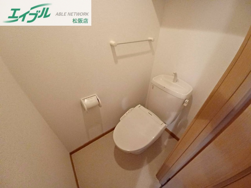 トイレ　同物件別部屋写真反転タイプ