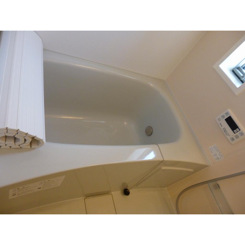 バス・シャワールーム　嬉しい追い焚き・浴室乾燥機付きです♪