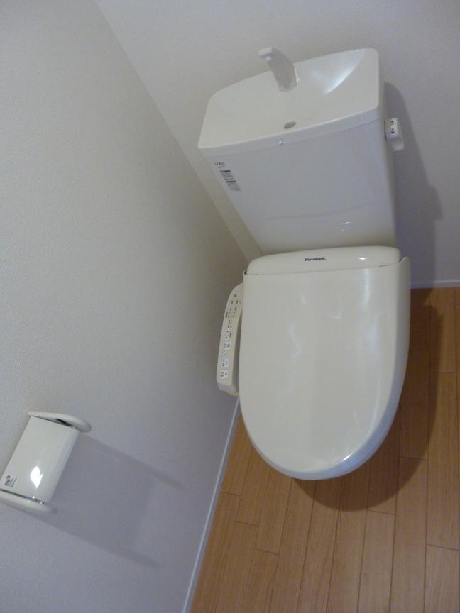 トイレ　嬉しい温水洗浄便座♪