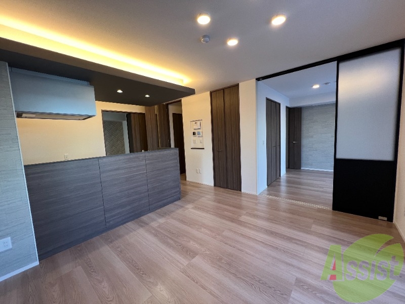 居室・リビング　１２．２帖のＬＤＫです。広々として気品があります。