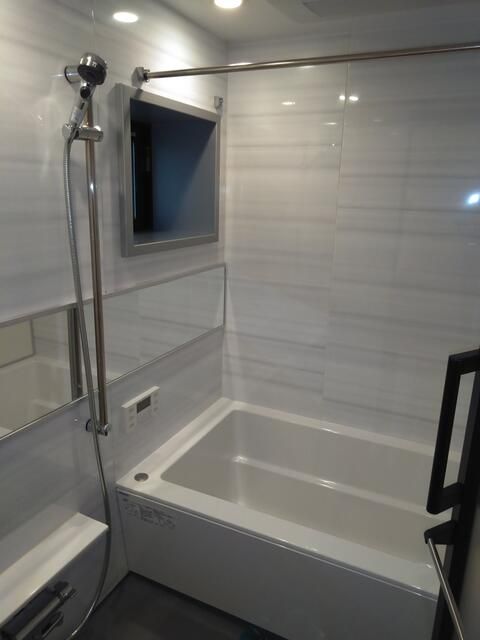 バス・シャワールーム　ゆったり過ごせるお風呂です