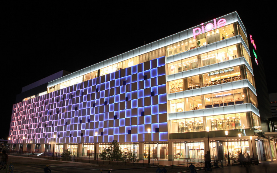 ショッピングセンター　Piole(ピオレ) 姫路（ショッピングセンター）まで580m